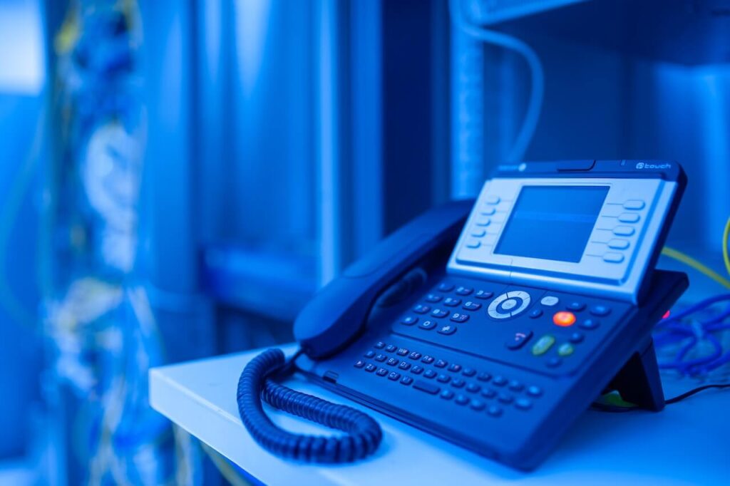 VoIP Vs. Analog Phone Service - Key Differences And Benefits